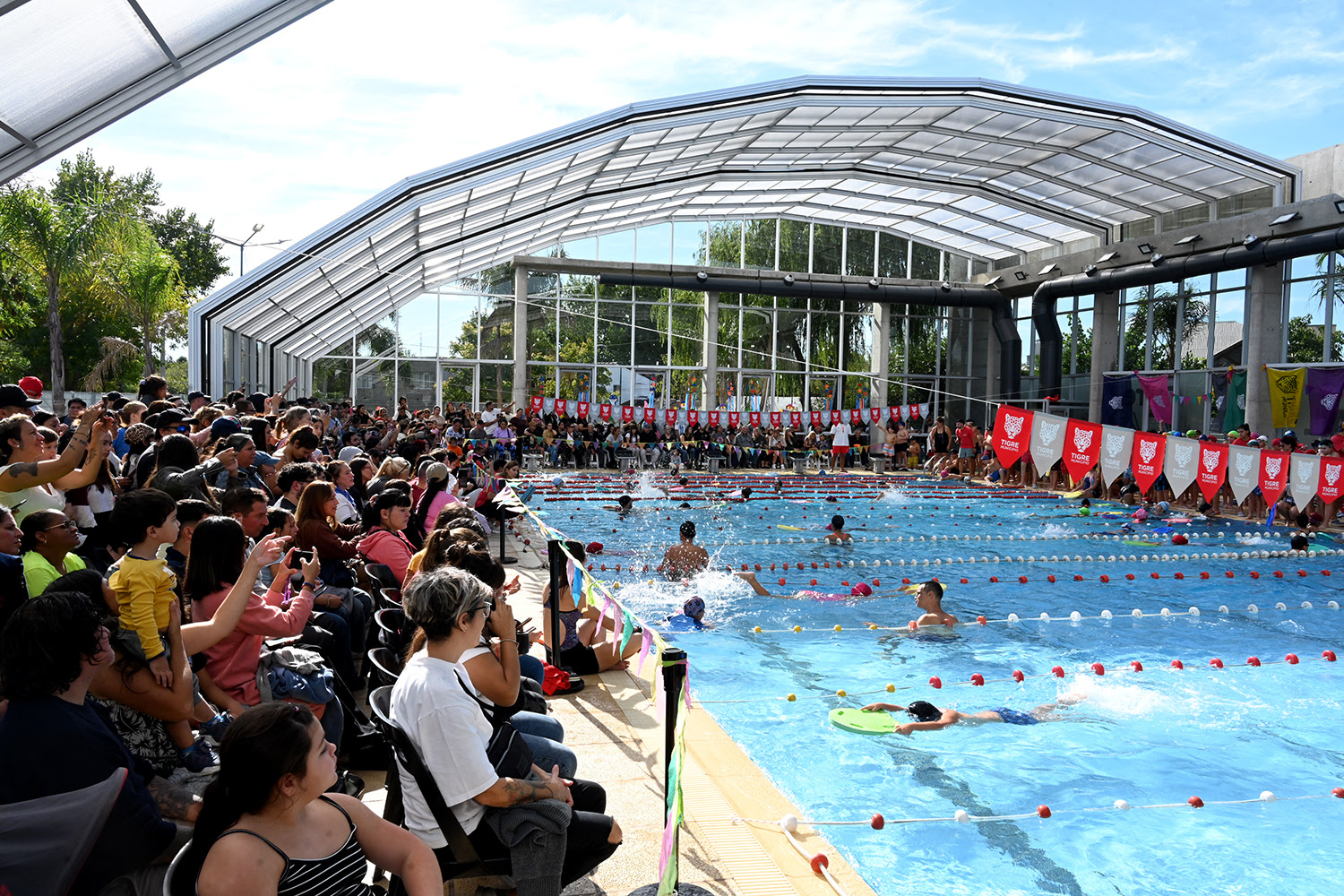 NOTICIAS TIGRE:MAS DE 300 NI&Ntilde;OS Y NI&Ntilde;AS PARTICIPARON DE LA APERTURA DE LOS  ENCUENTROS DE NATACION DE TIGRE.